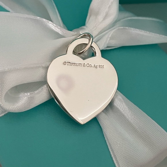 Tiffany & Co large blue outline pendant - Picture 3 of 4